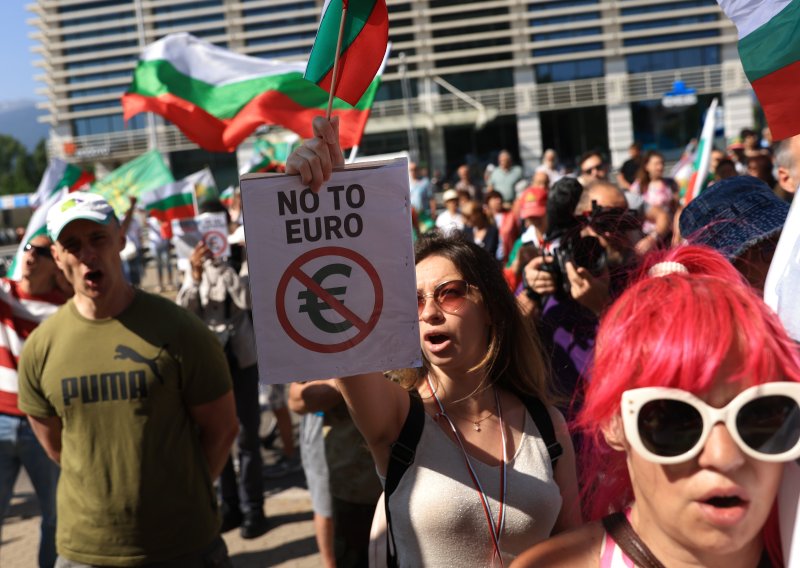 Bugari uvode euro, sve već poskupljuje: Prijeti li im 'hrvatski scenarij'?