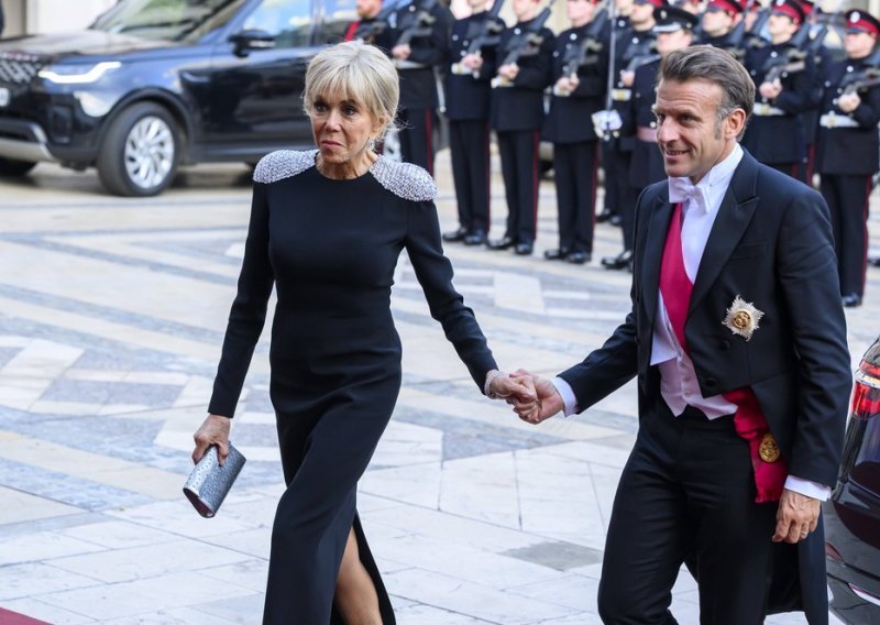 Haljina dostojna kraljice: Brigitte Macron zablistala u spektakularnom izdanju