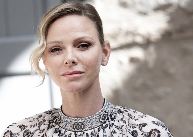 Princeza Charlene haljinom boho estetike odala počast Grace Kelly rekreirajući obiteljsku fotografiju