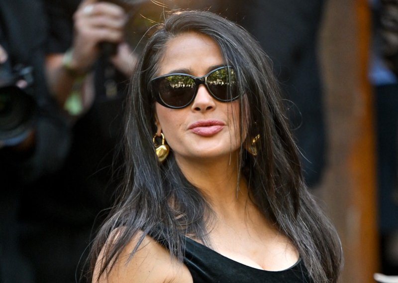 Svi pričaju o Salmi Hayek: Ovo su prizori kojima je slavna glumica osvojila Francuze