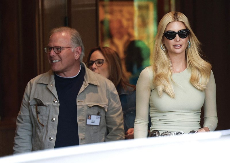Ivanka Trump zablistala na okupljanju moćnika u pripijenoj haljini s cool detaljem