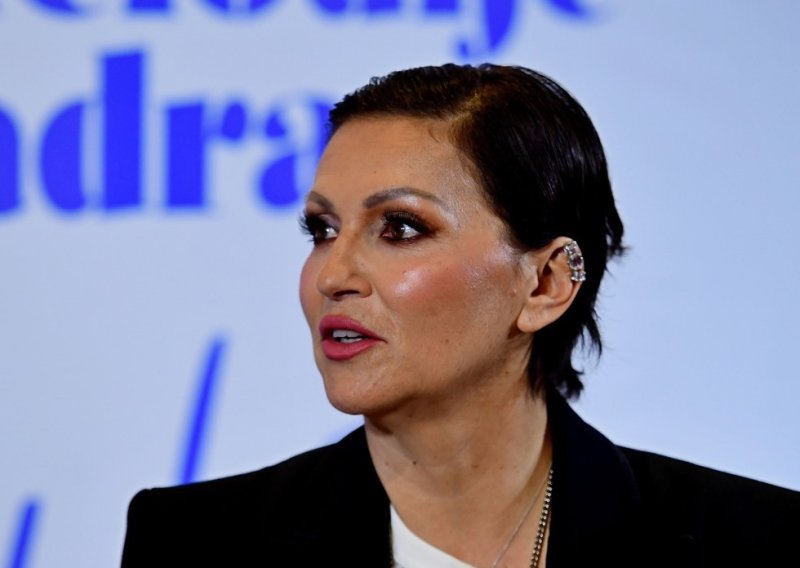 Nina Badrić zrači samopouzdanjem u kupaćem kostimu: Vidi se i tko joj pravi društvo