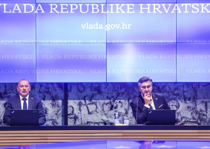 Plenković se pohvalio turističkim brojkama pa pozvao građane na 'povijesni mimohod'