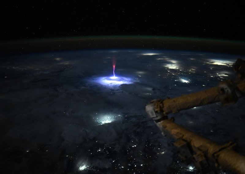 Astronautkinja u Zemljinoj atmosferi uhvatila 'crvenog duha'
