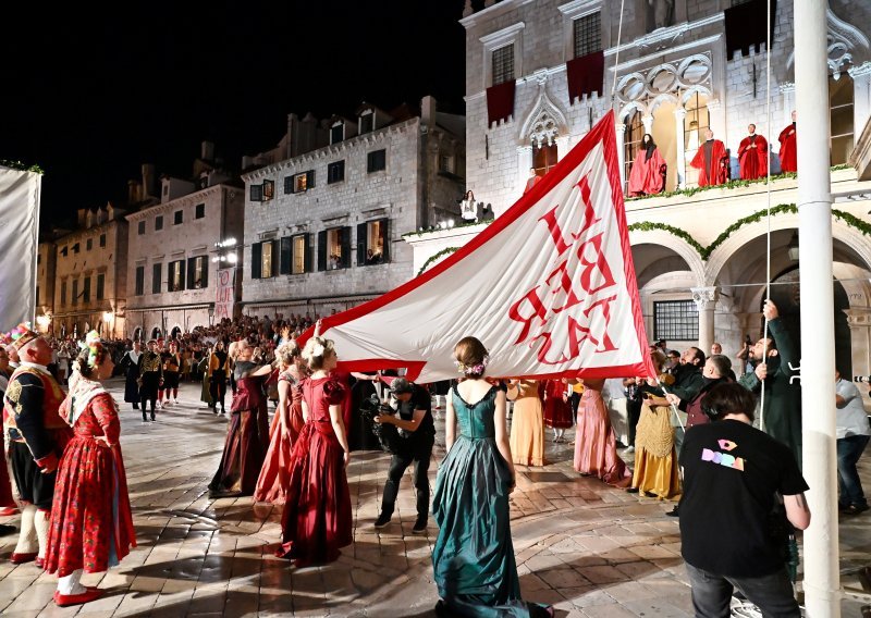 Otvorene Dubrovačke ljetne igre: 'Dosta je! Nasilje nije rješenje. Pohlepa nije put. Čovjek nije broj. Kultura nije bijeg'