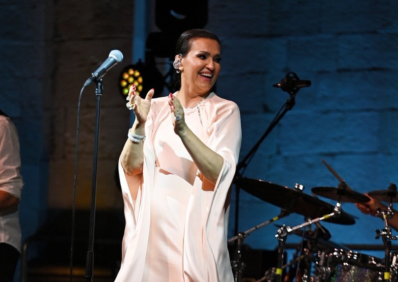 Pogledajte kakvu je atmosferu Nina Badrić napravila na otvaranju Dubrovačkih ljetnih igara
