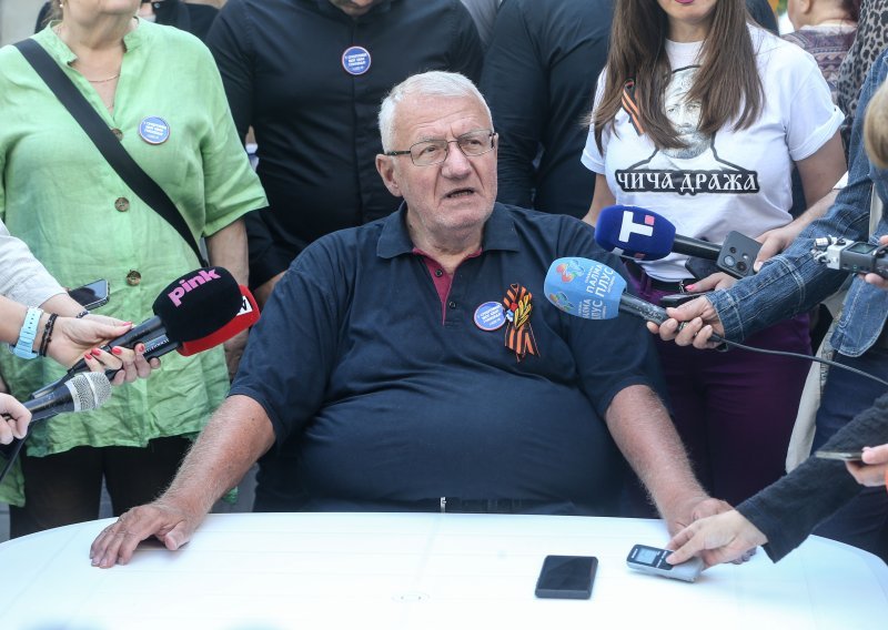 Šešelj u Beogradu predstavio knjigu 'U Srebrenici nije bilo genocida'