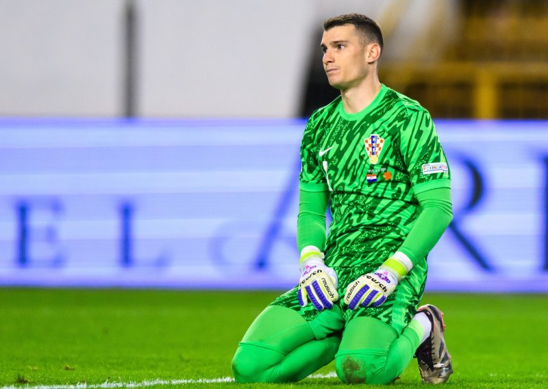 Dominik Livaković u bezizlaznoj situaciji; Jose Mourinho ga je nakon ovog prekrižio