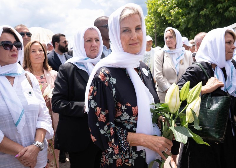 Strina princa Williama odala počast žrtvama u Srebrenici: Pazila je na svaki detalj