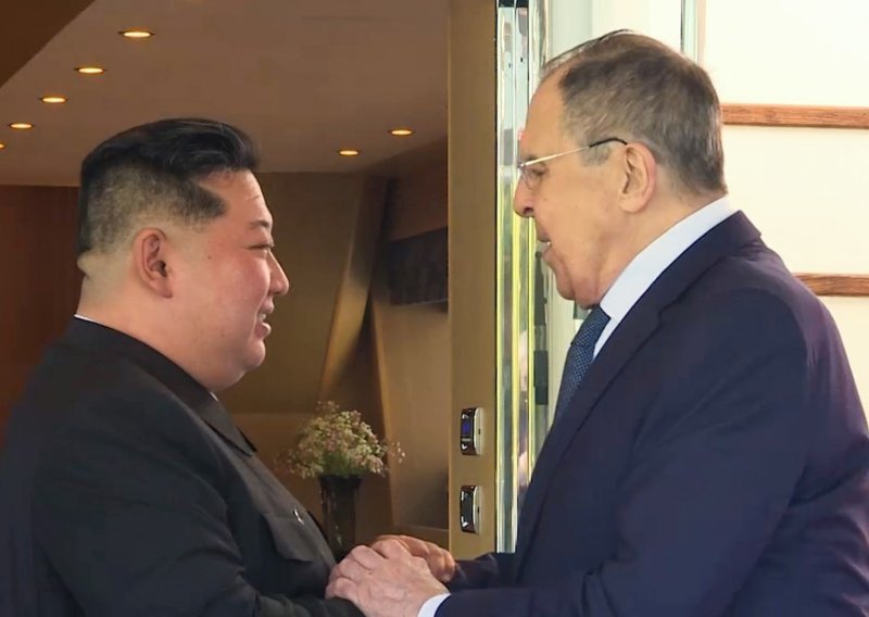 Kim dao bezuvjetnu podršku Rusiji u rješavanju 'krize' u Ukrajini