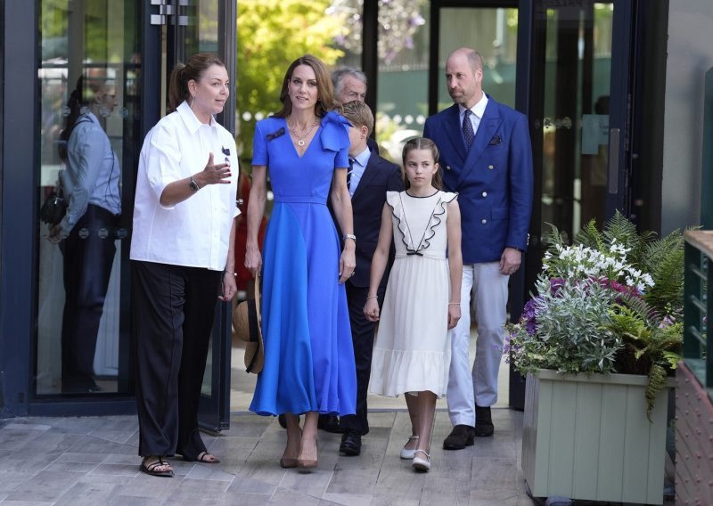 Neobičan detalj na haljini Kate Middleton sve je očarao