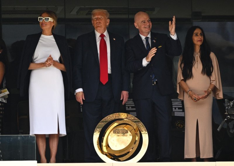 Kada se pojavila Melania Trump, baš svi su primijetili isti detalj - i malo kome se svidio