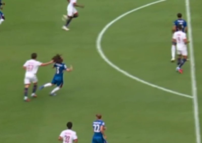 Pogledajte jedan od najbizarnijih crvenih kartona u posljednje vrijeme! Šokantan potez zvijezde PSG-a