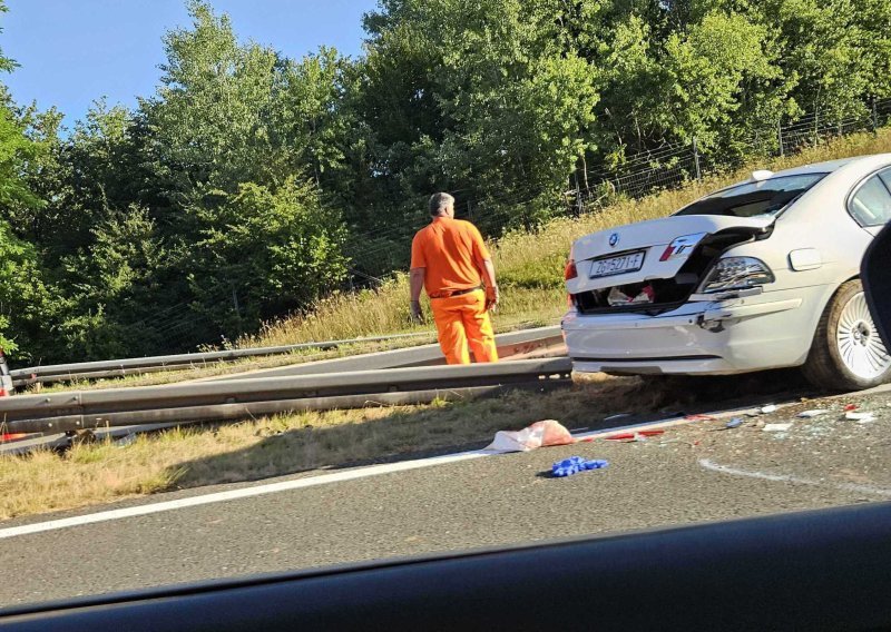 Automobil udario u zaštitnu ogradu na A1: Jedna osoba poginula, druga ozlijeđena