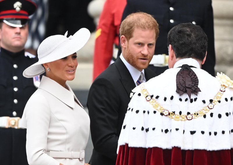 Harry i Meghan frustrirani nakon što su detalji tajnog 'mirovnog sastanka' procurili u javnost