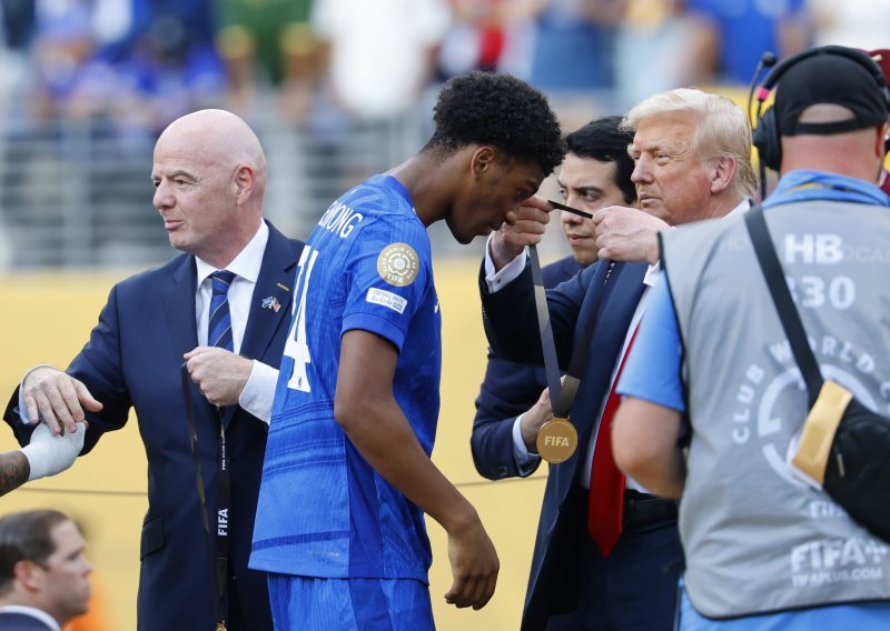 Samo jedan nogometaš Chelseaja nije se rukovao s Trumpom; pogledajte reakciju predsjednika SAD-a