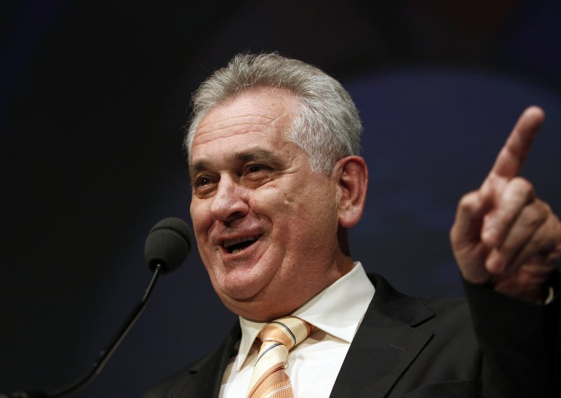 Nikolic steps into office as Serbia's president