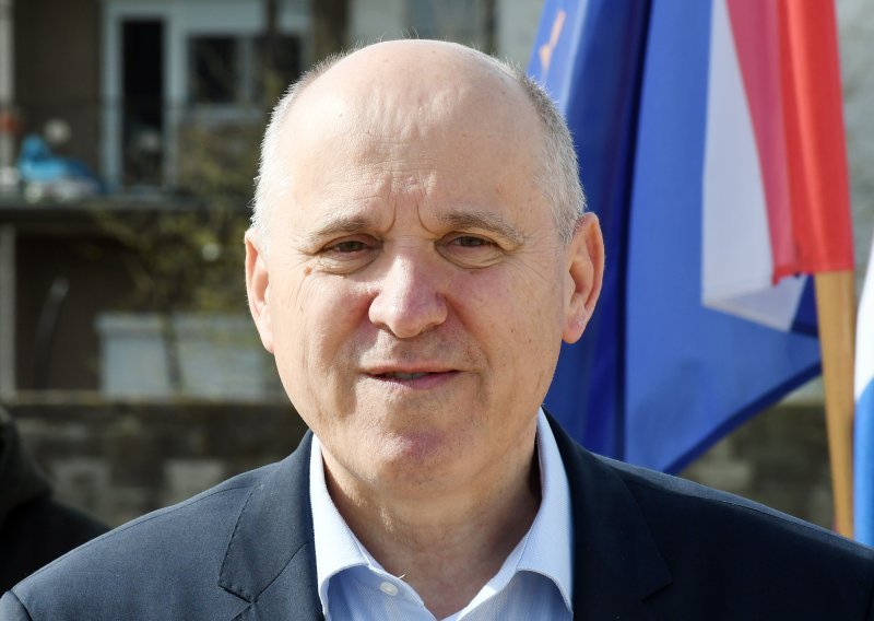 Bačić u Glini najavio prioritete u nastavku obnove od potresa