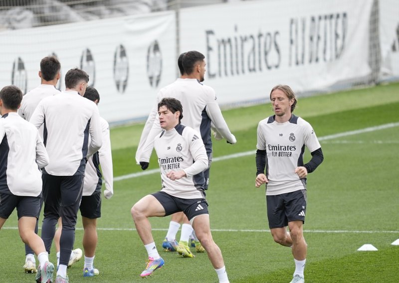 Modrić nije ni potpisao, a već dijeli savjete u Milanu: 'Da, dovedite ga, zvjer je od igrača'