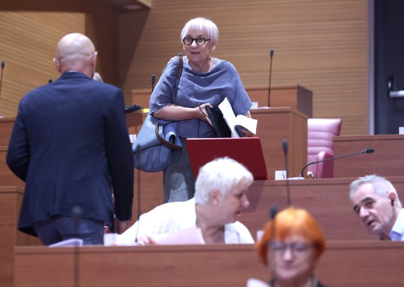Cijeli dan raspravljali o uvođenju vojnog roka; glasanje u utorak