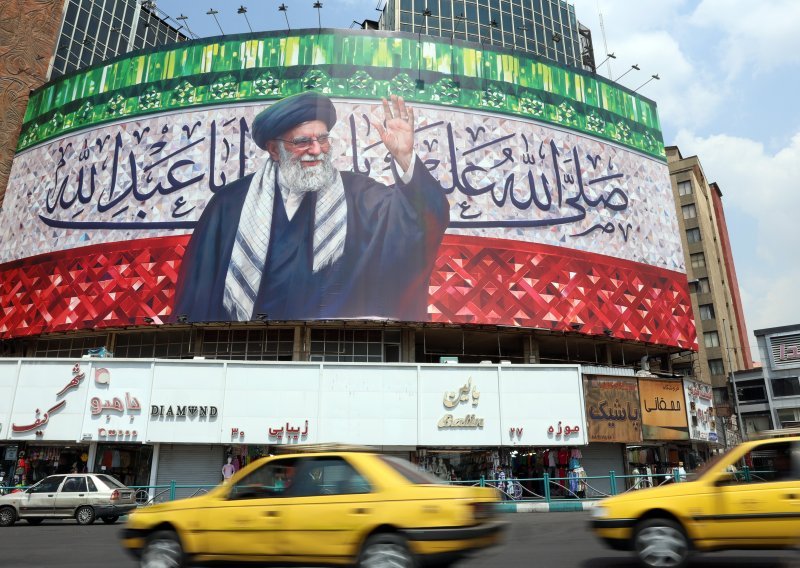 Iran kreće u žestoku represiju: Tko dijeli fotke na mrežama, strani je špijun