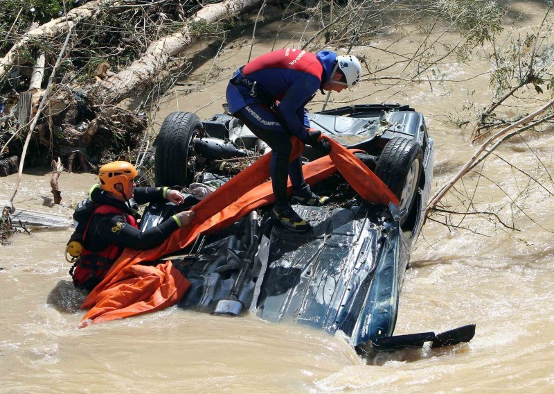 Poplave u Francuskoj odnijele 25 života