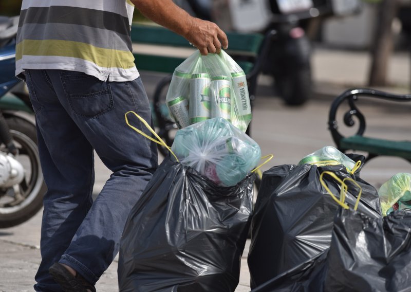 Građani se muče s bocama: Podigli povratnu naknadu, a onda se pojavio problem