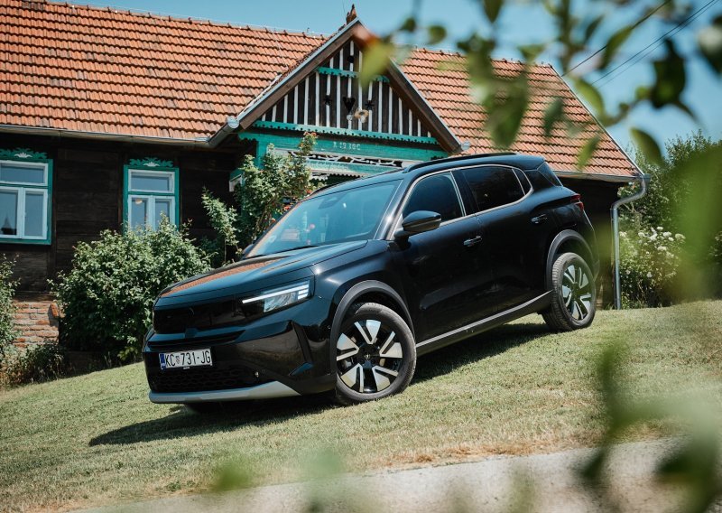 Isprobali smo novu Opel Fronteru: Pametno osmišljen obiteljski B-SUV s do 7 sjedala i dvije opcije pogona