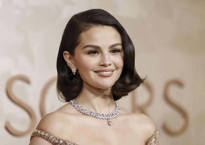 Selena Gomez iznenadila preobrazbom: Sad ima trendi frizuru koja je viralni hit