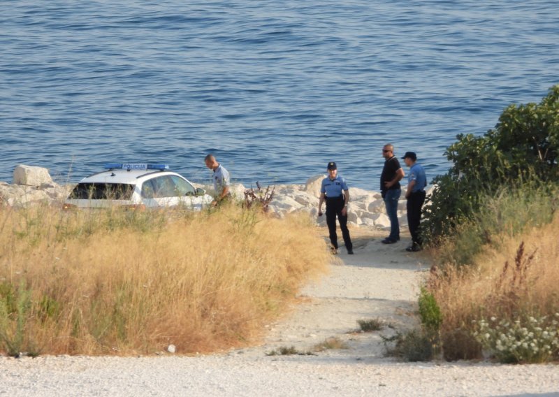 'Takva je procedura': Policija pojasnila zašto je tijelo preminulog dugo ležalo na plaži
