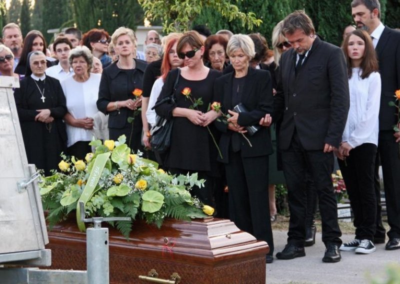 Veliki broj ljudi rekao posljednje zbogom Ljubi Stipišiću Delmati