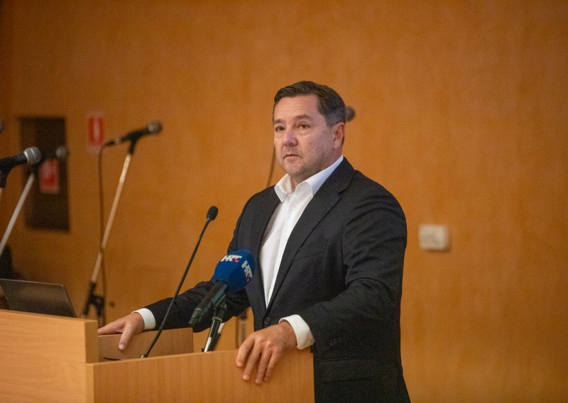 Mikulić o prijavi DP za plakat na hindu jeziku: Vidjet ćemo, da ne prejudiciram