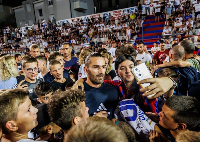 Pogledajte kakvu su euforiju izazvali igrači Hajduka kad su stigli na Torcida kup