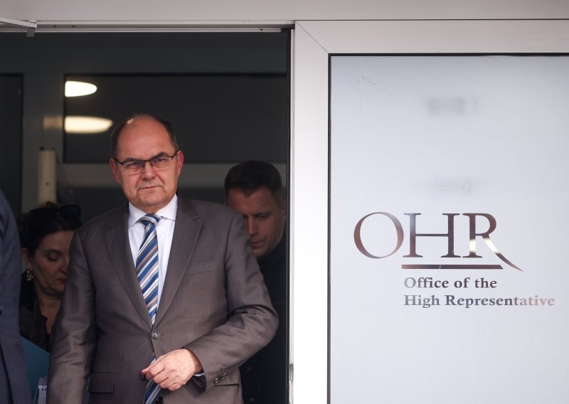 Schmidt ponovno posegnuo za svojim ovlastima i donio dvije važne financijske odluke