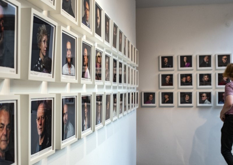 250 fotografija: Izložba 'Kvadratura' Ivana Posavca otvorena u Galeriji Kranjčar