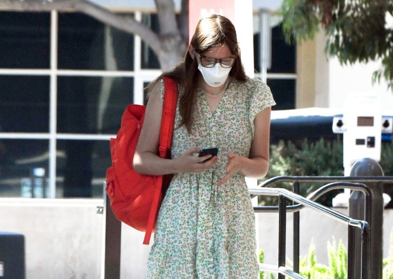 Violet Affleck ne popušta: Zašto odbija skinuti zaštitnu masku?