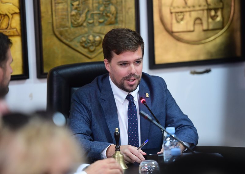 Veliko iznenađenje u Splitu: Gradsko vijeće konstituirano na tajnom glasovanju, ne zna se tko je bio presudan glas!