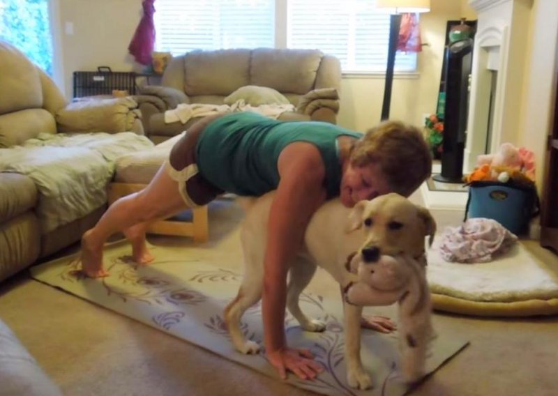 Psi znaju da se joga nikad ne radi nasamo