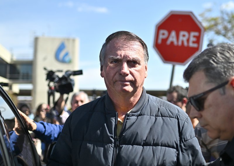 Vrhovni sud presjekao: Bolsonaro mora nositi elektroničku narukvicu