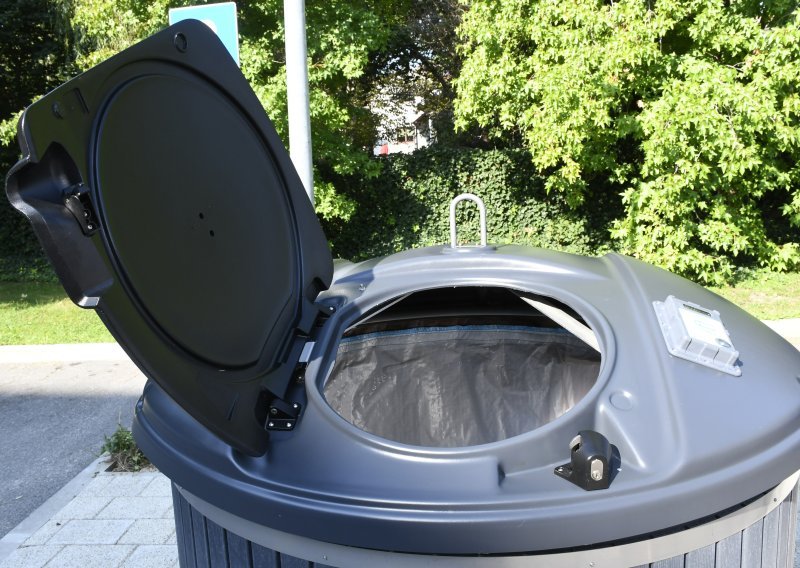 Ugradnja polupodzemnih spremnika širi se na sve zagrebačke četvrti. U Trnju dosad postavljena 24 spremnika