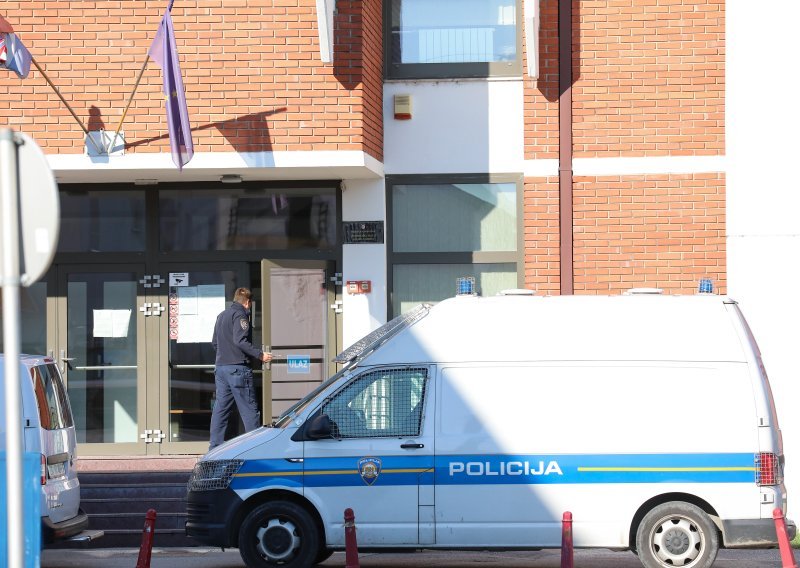 Otac bebe ide u istražni zatvor: Snažno je tresao dijete, nakon više od sat vremena nazvao hitnu