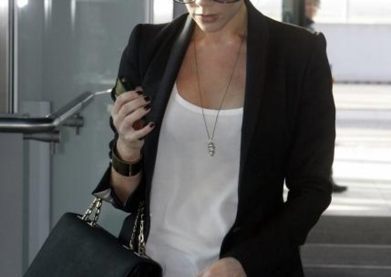 Victoria na zlatnom iPhoneu fura golog Beckhama