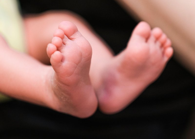 Rođena 'najstarija beba na svijetu'. Začeta je prije više od 30 godina