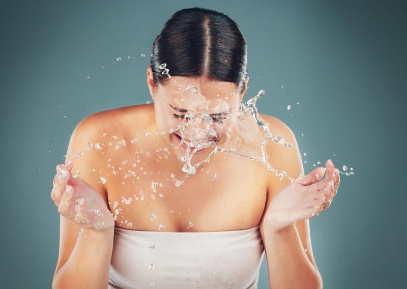 Dermatologinja otkriva vječnu beauty dvojbu: Koliko puta trebamo čistiti lice