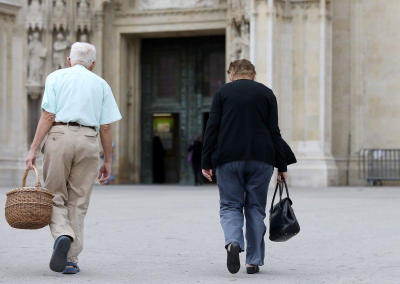 Za 120 tisuća umirovljenika mirovina će početkom 2026. porasti za 55 eura. Evo što se mijenja