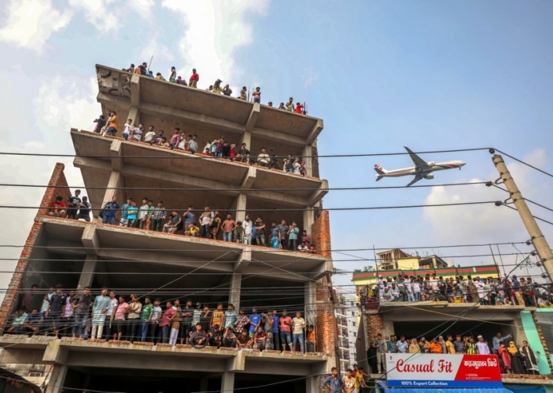 Raste broj poginulih u padu aviona na školski kampusu u Bangladešu: Najmanje 27 žrtava