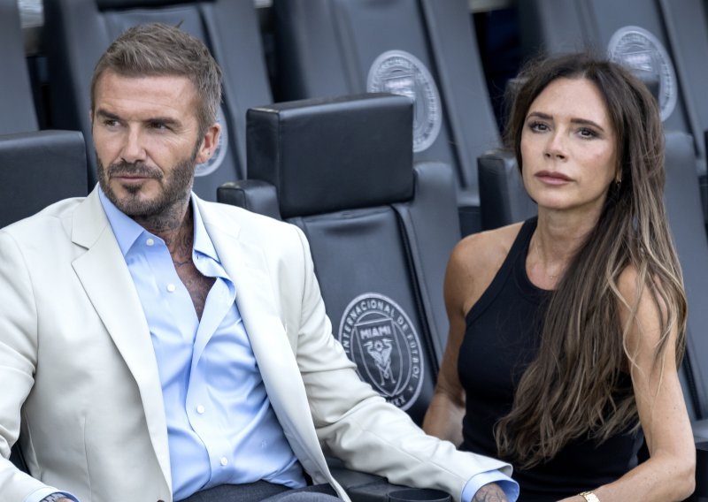 Iza svega se krije neugodna istina: Evo zašto se Victoria Beckham odbija smiješiti u javnosti