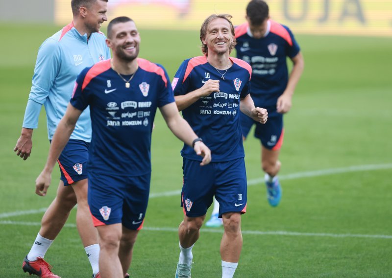 Zvjezdana ekipa na Korčuli: Pogledajte s kim su se družili Modrić i Kovačić