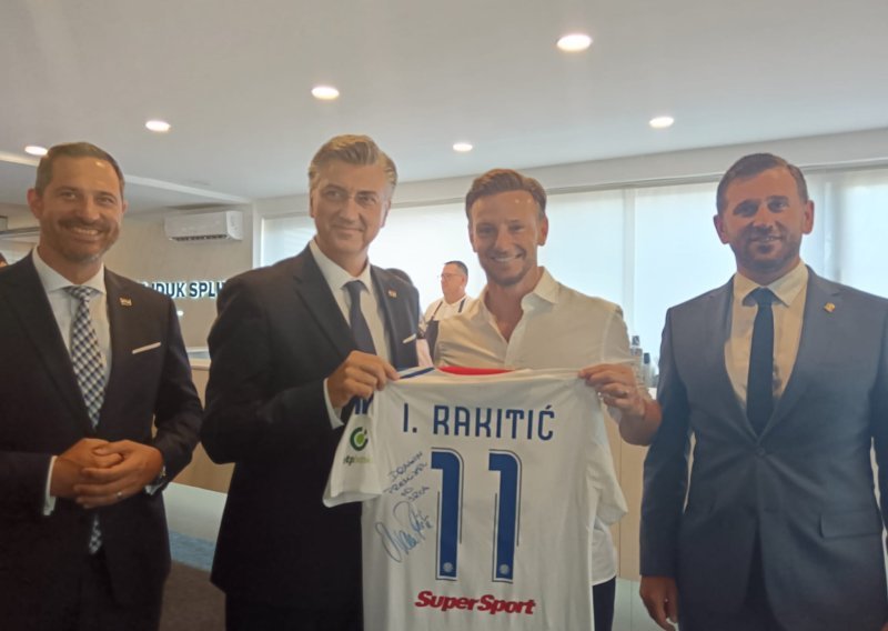 FOTO/VIDEO Plenković neplanirano navratio na Poljud, Rakitić mu poklonio dres