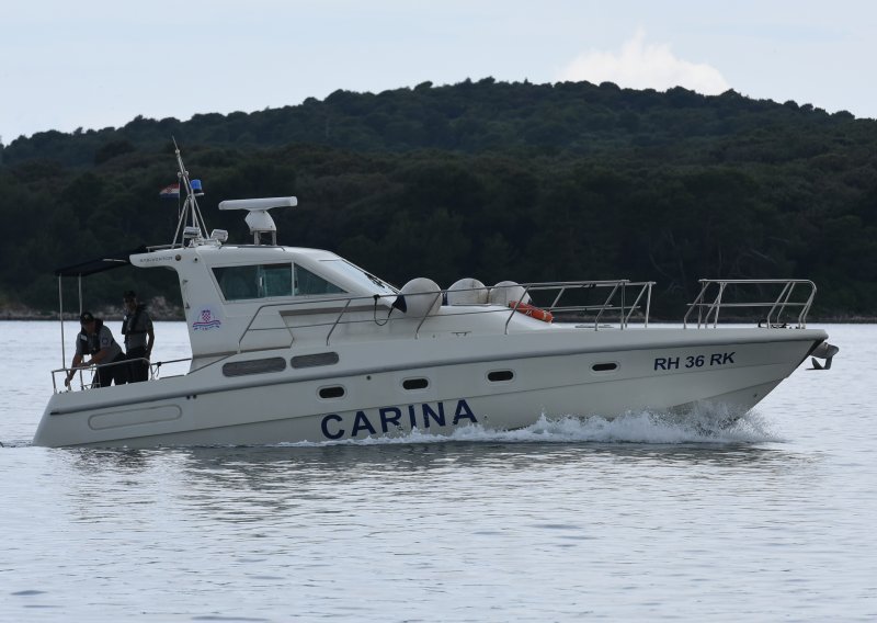 Tri ministra hrvatske vlade obišla carinike na moru
